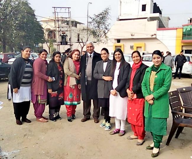 जालंधर में जिला बार एसोसिएशन ने मनाई लोहड़ी धीयां दी, पुलिस कर्मियों ने